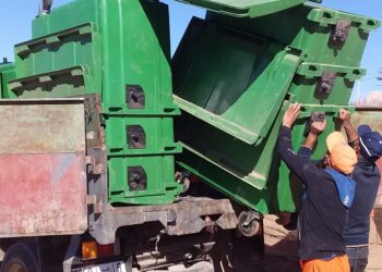 اشتوكة:توزيع حاويات للنفايات بدوار تقسبيت في إطار تحسين البيئة المحلية