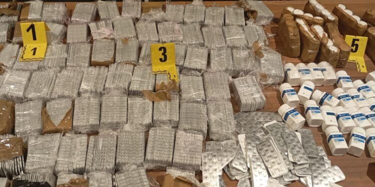 الشرطة تحبط عملية تهريب ضخمة للأقراص المهلوسة عبر ميناء طنجة