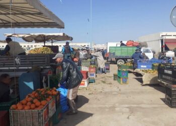 كلميم: منع بيع الخضر والفواكه في الأحياء يثير الجدل