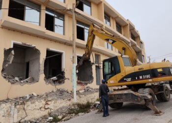 حملة جديدة لهدم البنايات العشوائية بشاطئ تهوارين في أورير