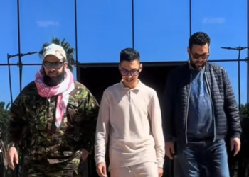 والي مراكش آسفي يستقبل الشاب عبد الإله المعروف بـ”مول الحوت” ويتعهد بمتابعة وضعية سوق السمك