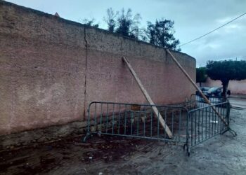 ايت ملول:حائط آيل للسقوط بإعدادية أكادير الكبير يثير مخاوف الساكنة