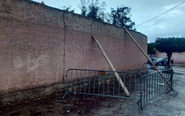 ايت ملول:حائط آيل للسقوط بإعدادية أكادير الكبير يثير مخاوف الساكنة