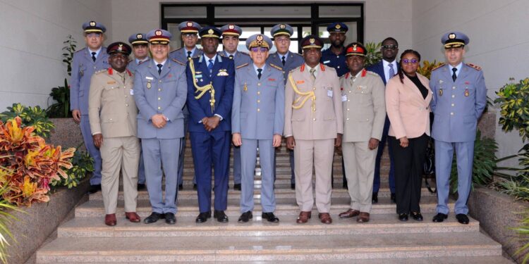 القوات المسلحة الملكية تستعرض تجربتها في مجال الصحة العسكرية أمام وفد غاني.