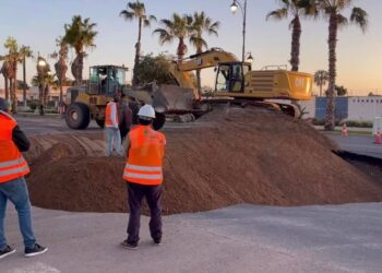 تواصل الأشغال لردم الحفرة العميقة على طريق أكادير – إنزكان