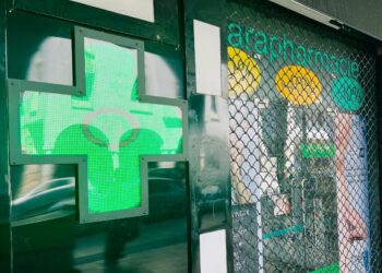 إلزام قانوني وتجاهل ميداني.. صيدليات آيت عميرة تغلق أبوابها ليلاً