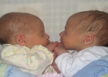 العثور على توأمين حديثي الولادة متخلى عنهما قرب مستشفى الحسن الثاني بأكادير