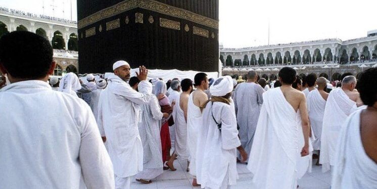 مكتب الصرف يحقق في شبهات تهريب أموال عبر رحلات العمرة