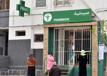 الشباك الحديدي.. هل يحمي الصيدلي أم يضر بصحة المريض؟