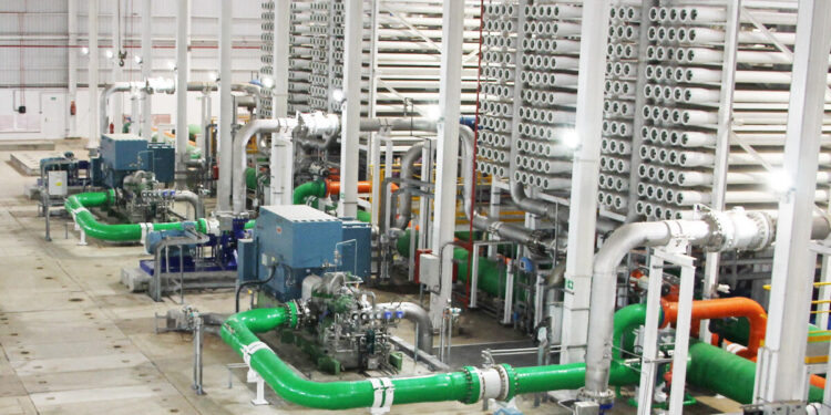 بركة: تحلية المياه ستوفر نصف حاجيات الشرب بحلول 2030