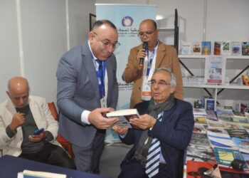 رواق النقابة الوطنية للصحافة المغربية يحتفي بتقديم كتاب “الصحراء المغربية وأفريقيا” للإعلامي الحبيب العسري.