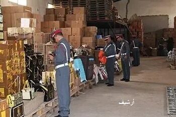 عناصر الدرك الملكي التابعة لسرية إنزكان أيت ملول تداهم محلاً تجارياً وتحجز مواداً غير صالحة للاستهلاك