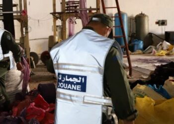 أكادير: الجمارك تداهم مصنعًا سريًا للبلاستيك الممنوع بأيت ملول