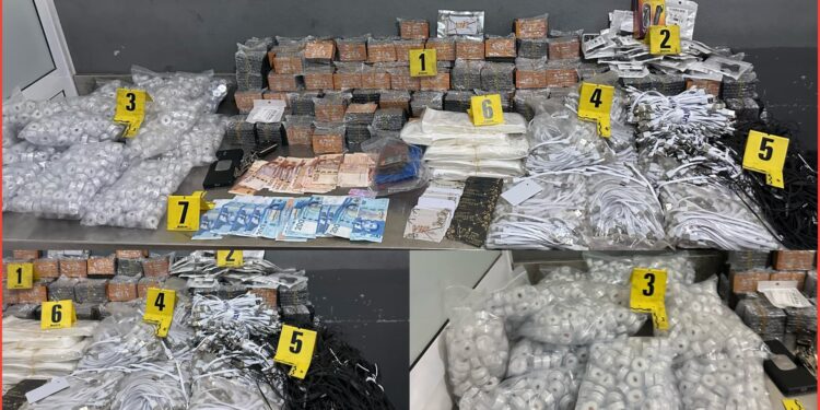 أمن أكادير يتصدى لمحاولة إغراق مدارس وجامعات أكادير بأجهزة الغش