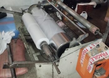 بتنسيق محكم.. الجمارك تداهم مصنعاً سرياً للأكياس البلاستيكية المحظورة بآيت ملول