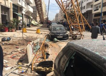 مصرع عاملين في حادث سقوط رافعة داخل ورش محطة تحلية المياه بالجرف الأصفر