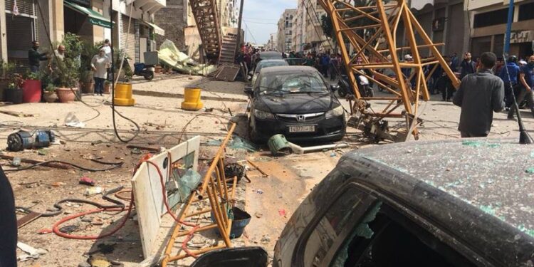 مصرع عاملين في حادث سقوط رافعة داخل ورش محطة تحلية المياه بالجرف الأصفر