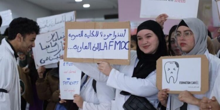 الدار البيضاء..طلبة طب الأسنان يواصلون الإضراب