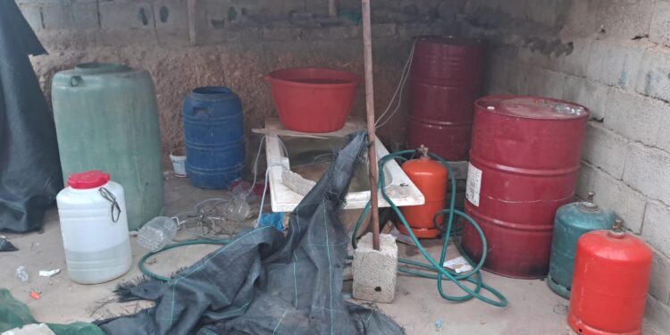 شرطة تيزنيت تفكك عصابة متورطة في اقتحام المنازل وترويج “ماء الحياة”