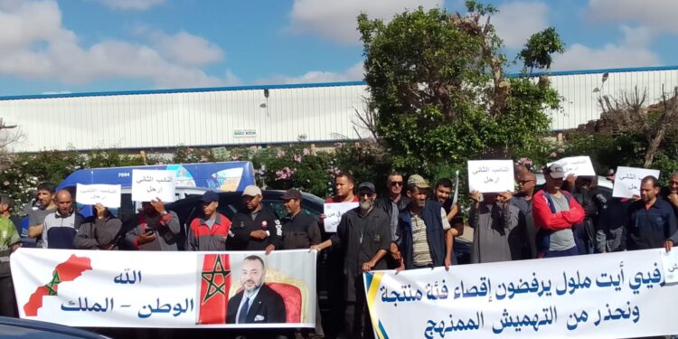 حرفيو آيت ملول يستغيثون بجلالة الملك ويحتجون على “تجاهل” المجلس الجماعي