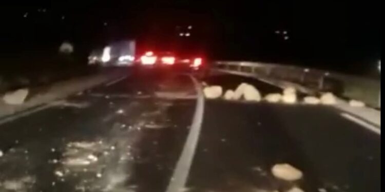 متاريس ليلية ترعب السائقين بين بلفاع وتزنيت.. والدرك الملكي يدخل على الخط