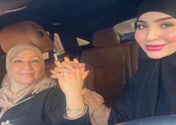 صوفيا تايتماترز تتابع في حالة سراح بكفالة مالية في قضية ترويج منتجات تجميل مجهولة