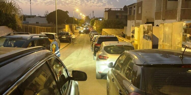 هرهورة تختنق بين فوضى الحراس العشوائيين وصمت السلطات