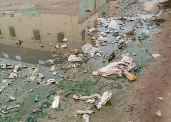 سيدي بيبي: طرق محفرة ومياه آسنة في ظل “مسار الإنجازات”