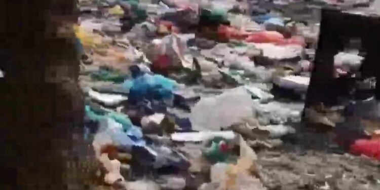 أيت عميرة بين حملات تحرير الشوارع وأزمة الأزبال المتفاقمة”فيديو”