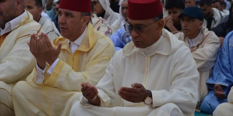 عامل الإقليم يشارك ساكنة سيدي إفني فرحة عيد الأضحى في جو من الخشوع والابتهاج