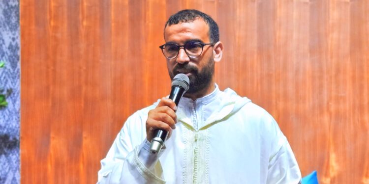 عمر بيمورن.. إعلامي شاب يُثبت حضوره في تنشيط الساحة الثقافية والفنية