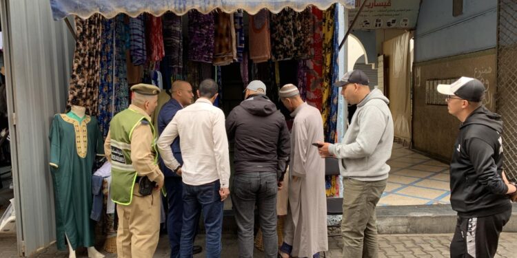 تنظيم الملك العمومي بتيزنيت: تدخل ميداني تحت إشراف قائد الملحقة الإدارية الأولى