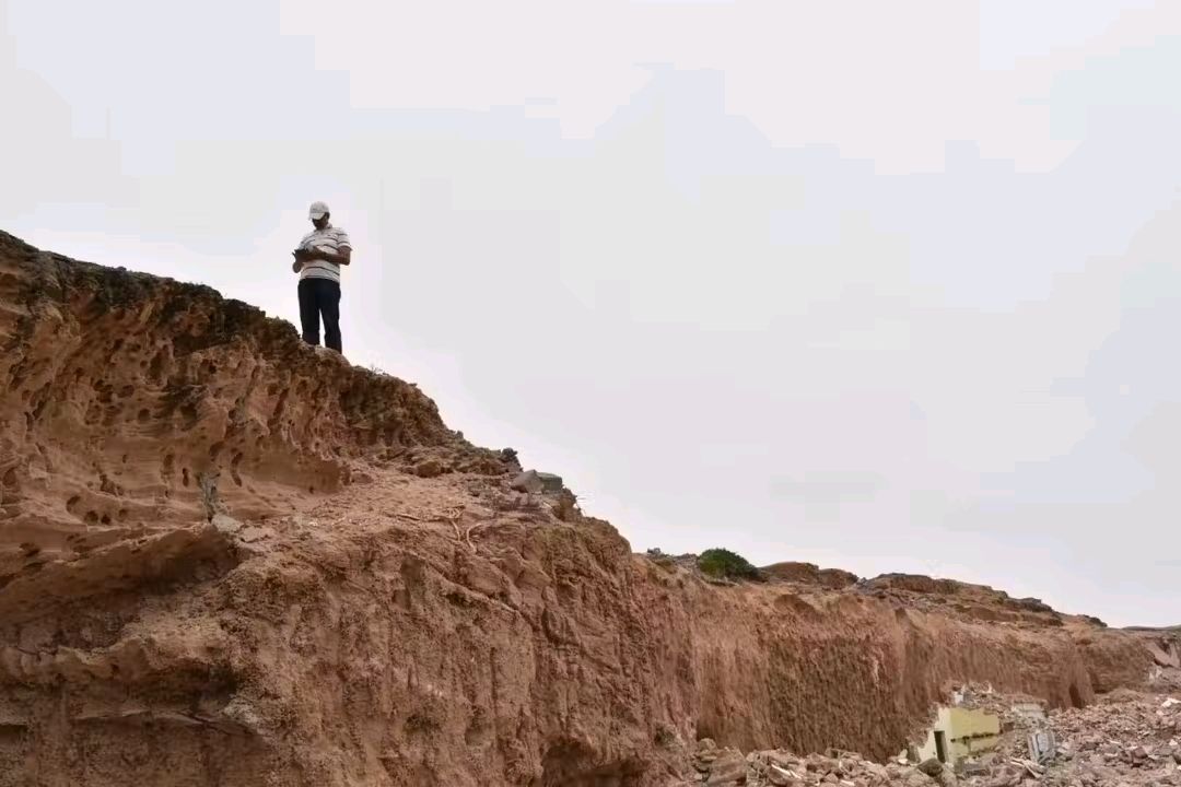 بعد الهدم.. شواطئ اشتوكة أيت باها بين صمت الرمال ونداء الإنقاذ
