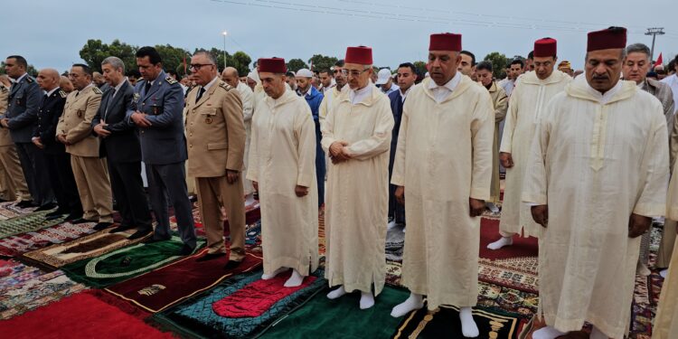 والي جهة سوس ماسة يؤدي صلاة عيد الأضحى بالمصلى الرسمي بأكادير