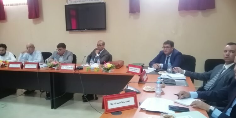 عامل اشتوكة آيت باها يزور جماعة آيت باها لبحث المشاريع التنموية