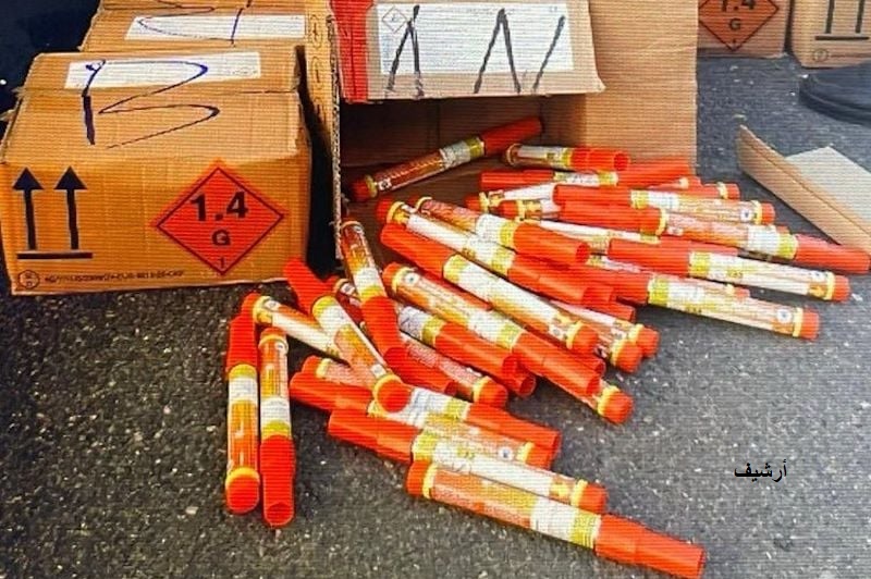 أمن أولاد تايمة يوقف مروجًا للمفرقعات المهربة ويصادر 730 وحدة