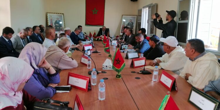 عامل إقليم اشتوكة آيت باها في زيارة ميدانية لهلالة: تركيز على التنمية المحلية ومعالجة تحديات الماء والتجهيزات الأساسية