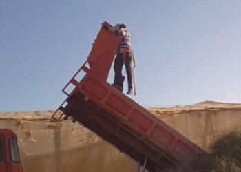 مخاطر قاتلة في صمت جماعي… سكان دوار آيت ولياض باشتوكة ايت باها يلجؤون لوسائل بدائية لإصلاح أعطاب الإنارة