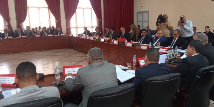 عامل اشتوكة يرأس اجتماعا موسعا لمناقشة الوضع المائي بالإقليم بحضور رؤساء جماعات ومسؤولي قطاع الماء بالجهة