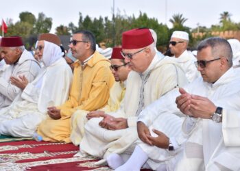 الساكنة تتوافد على مصليات تيزنيت لأداء صلاة العيد في أجواء من الخشوع والتنظيم