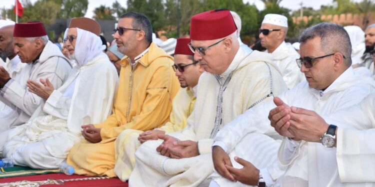 الساكنة تتوافد على مصليات تيزنيت لأداء صلاة العيد في أجواء من الخشوع والتنظيم