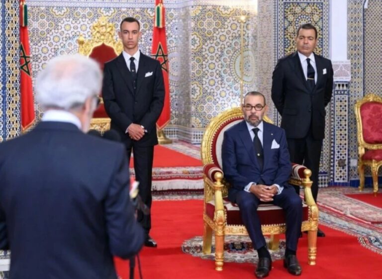 تطوان: جلالة الملك يستقبل والي بنك المغرب