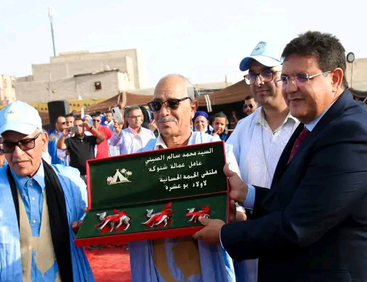 الخيمة الحسانية تُجدد البيعة والوفاء بحضور رسمي وتكريم خاص لعامل إقليم اشتوكة