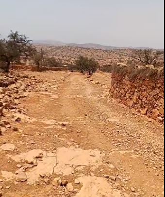 طريق “أماكور أفيان” بتسكدلت.. عقود من الانتظار على هامش التنمية