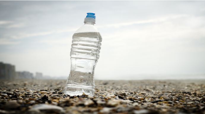 تحذيرات برلمانية من تدهور جودة المياه المعدنية خلال الصيف وغياب الرقابة