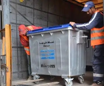 أيت ملول.. غياب حاويات الأزبال وتعطل خدمات النظافة يثير استياء الساكنة