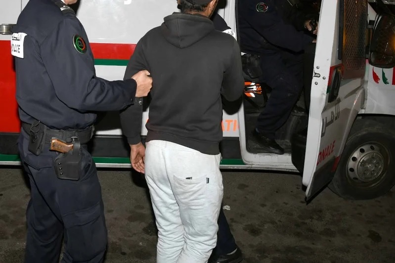 عنف وسرقة وتخريب.. أمن العيايدة يضع حداً لمجرم متورط في استهداف سائقي التطبيقات