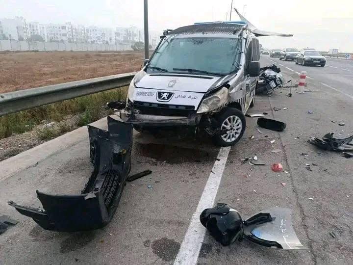 سائق متهور يدهس دورية للدرك بالطريق السيار