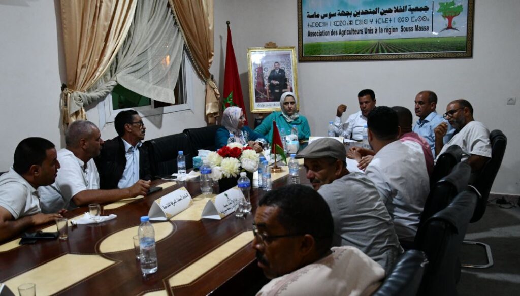 لقاء بأولاد تايمة يناقش أزمة مياه السقي وتخوفات الفلاحين من مشروع التحلية