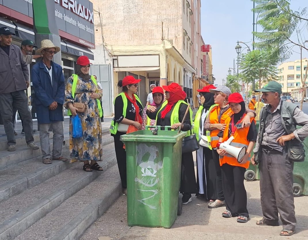 حملة تحسيسية للحد من السلوكات اللاحضرية تحظى بإشادة واسعة من المواطنين بالدشيرة الجهادية
